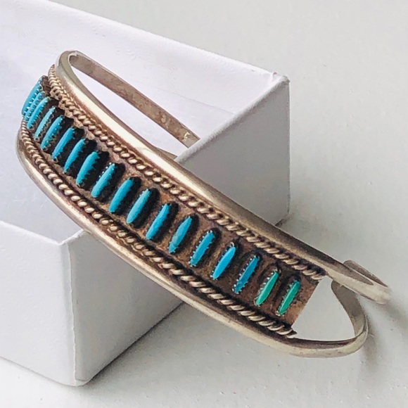 VTG ZUNI NEEDLEPOINT STERLING TURQUOISE CUFF, RING, BROOCH/PENDANT & EARRINGS - Picture 8 of 16